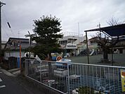 幼稚園、保育園「すみれ幼稚園まで900m」