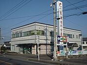 銀行「東濃信金江南支店まで410m」
