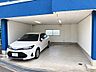駐車場：ゆとりのあるビルトインガレージを備え、雨の日でも乗り降りしやすいのが魅力。駐車スペースとしてはもちろん、自転車やバイク、アウトドア用品などの保管場所としても活用できます。