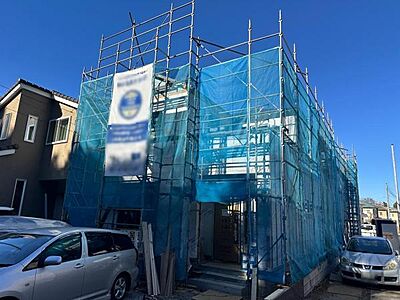 外観：1/17撮影 外壁工事が進んでおり、かなり建物のイメージが付きやすくなりました。 