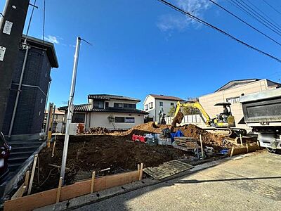 外観：1/27撮影 現在は造成工事中です。完成までは同仕様の物件の見学も可能です。