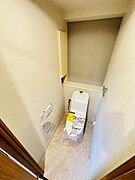 壁面収納搭載のトイレです。もちろんウォシュレット機能付きです。