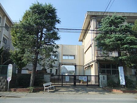 千葉市立幕張中学校まで徒歩19分