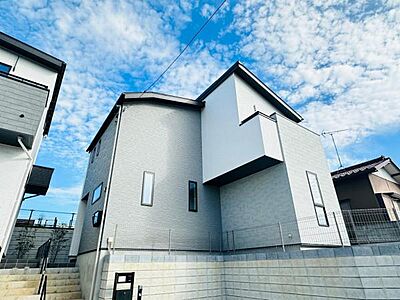 外観:(2号棟) 完成済みの為、すぐにでも内見可能です。ぜひお問い合わせください。 外観:(2号棟) 完成済みの為、すぐにでも内見可能です。ぜひお問い合わせください。