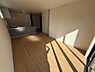 リビング/ダイニング：（2号棟） 22.5帖のリビングは解放感もあり、居心地のいい空間です。