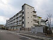藤山台小学校 700m