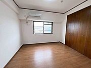 ◇6帖洋室◇家族の成長に合わせ多目的に使える居室です。お子様のお部屋や、趣味のお部屋にしたり、使いやすい造りのお部屋になっています。クローゼット完備ですので、お部屋がスッキリしますね。