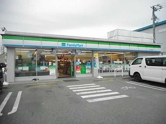ファミリーマー...