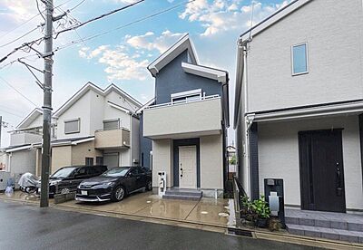 外観:■現地■計20区画の分譲地内に佇む築浅物件。 外観:■現地■計20区画の分譲地内に佇む築浅物件。