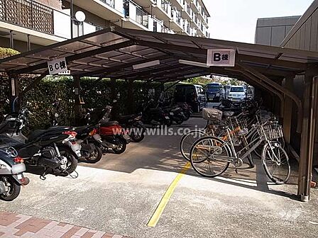 バイク置き場、駐輪場