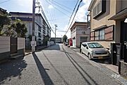 物件の東側前面道路（北側から）