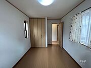 3階洋室、寝室としても子供部屋としても十分な広さです。大きなクロゼットがあるので、洋服や趣味の荷物が多い方でも安心です。