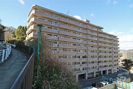 デ・リード宝塚リバービューの外観(南東側から)