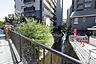周辺：敷地西側を一後川が流れています。