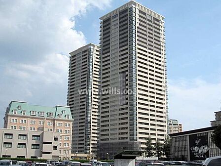 ジオタワー宝塚WESTの外観(北西側から)