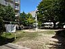 周辺：敷地に隣接して公園があります。