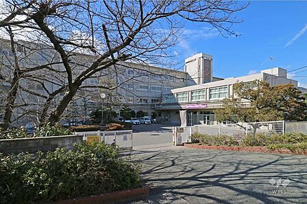 宝塚中学校[公立]の外観