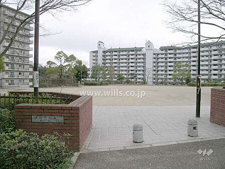 敷地西側にある公園