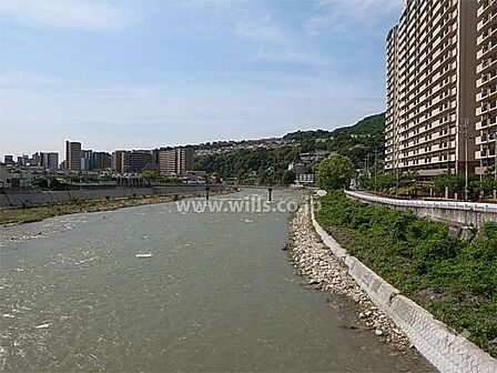 敷地の東側には武庫川が流れています。