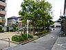 周辺：敷地に隣接して小さな公園があります。