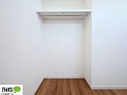 それぞれのお部屋に収納スペースがあるのでプライベートな荷物も身近に置くことができます。