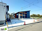 急な来客にも安心3台とめられます。