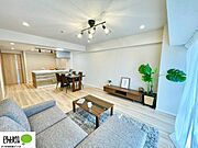 大きな窓が印象的なリビングは、いつも明るい空気にしてくれますね。