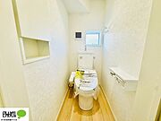 施工例写真：ウォシュレットトイレ完備。