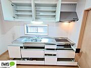 火を使わないから安心なIHシステムキッチン。