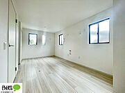 洋室8.7帖、間仕切りをつけて2部屋に変更可能