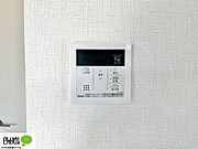 ボタンひとつでお湯張りができるオートバス。お風呂の準備もピっと押すだけでらくらく完了！