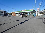 ファミリーマート稲毛穴川一丁目店 徒歩8分。 580m