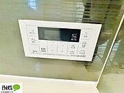 施工例写真　ボタンひとつでお湯張りができるオートバス。お風呂の準備もピっと押すだけでらくらく完了！
