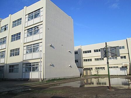 千葉市立草野中学校 徒歩8分。 590m