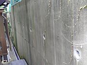 東側隣地から見た擁壁