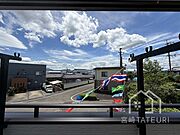 2階バルコニーからの眺望。目の前に高い建物が無い為、圧迫感がありません。