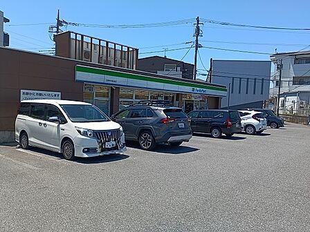 ファミリーマート日野甲州街道店(約450m)