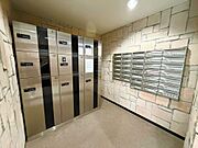 不在時のお荷物の受取に便利な宅配ボックス完備！