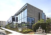 新宿区立　漱石山房記念館　徒歩3分です。