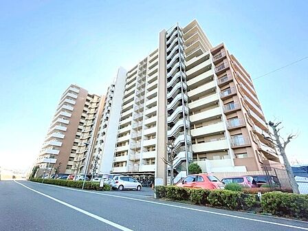 敷地面積4,180.45m2、空地率約73%と、都心にありながらもゆとりある環境が確保されています。