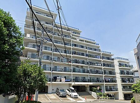 歴史と知性が薫る西片・日本屈指の文教エリアに佇むマンションです。