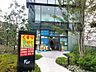 周辺：どらっぐぱぱす 新宿イーストサイドスクエア店　（徒歩7分）