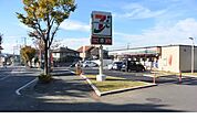 セブンイレブン明石荷山町店　徒歩約5分