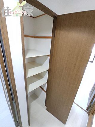 廊下収納がござ...