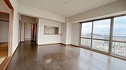 ファミールタワープラザ岡山イーストタワー 21階4LDKのリビング/ダイニング