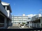 小学校「岡山市立妹尾小学校まで1057ｍ」