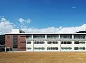 中学校「岡山市立瀬戸中学校まで1705ｍ」