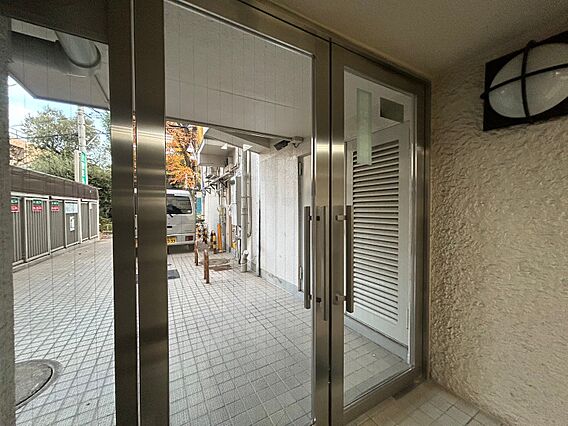 館内は静寂な中...