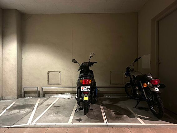 バイク置き場も...