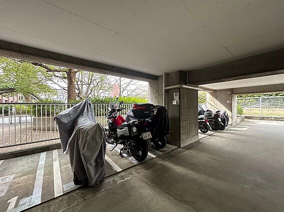 バイク置き場も...